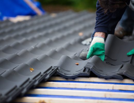 roofer-applying-shingles-roof